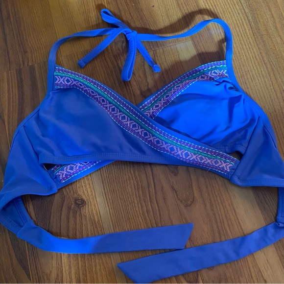 Xhilaration halter criss-cross blue/purple bikini top with pattern - Picture 1 of 5